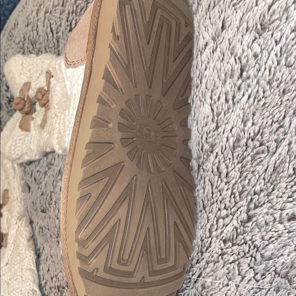UGG Women's Cream and Tan Winter Boots - Picture 6 of 10